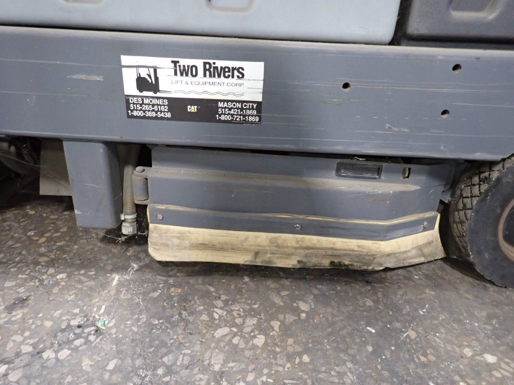 Nilfisk Advance Nilfisk Advance 3800 Floor Scrubber