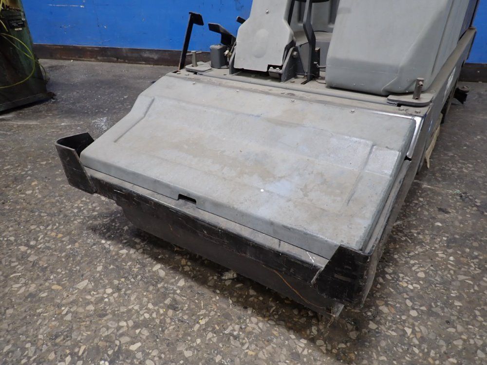 Nilfisk Advance Nilfisk Advance 3800 Floor Scrubber