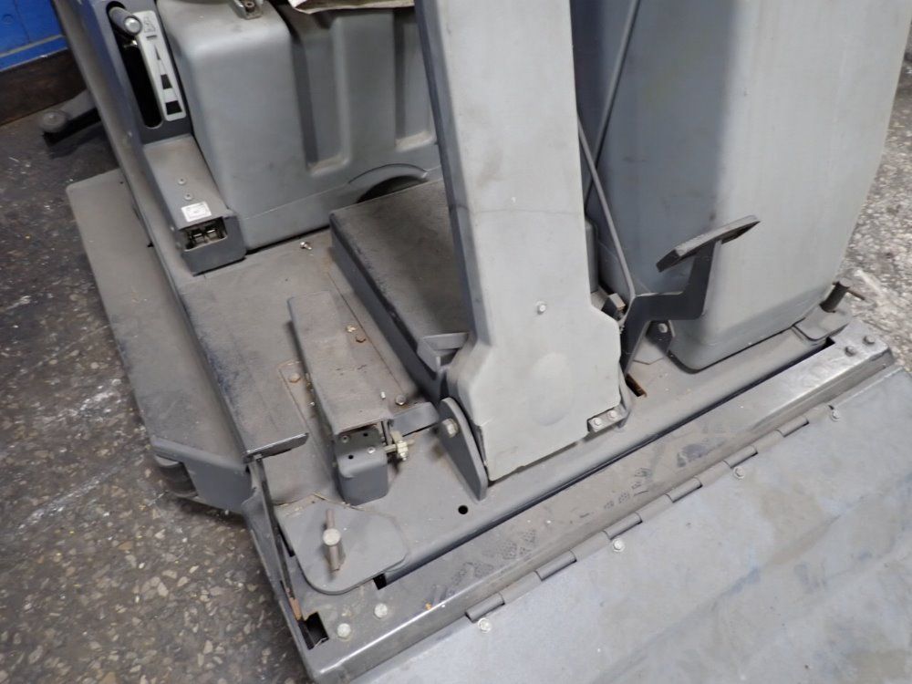 Nilfisk Advance Nilfisk Advance 3800 Floor Scrubber