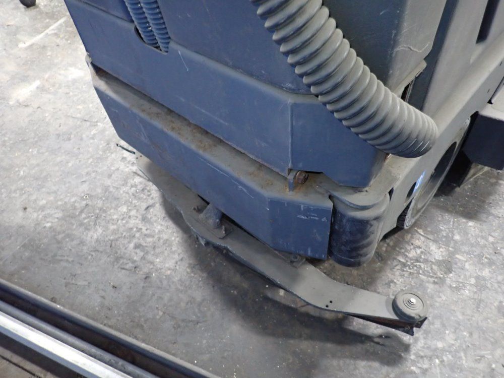 Nilfisk Advance Nilfisk Advance 3800 Floor Scrubber