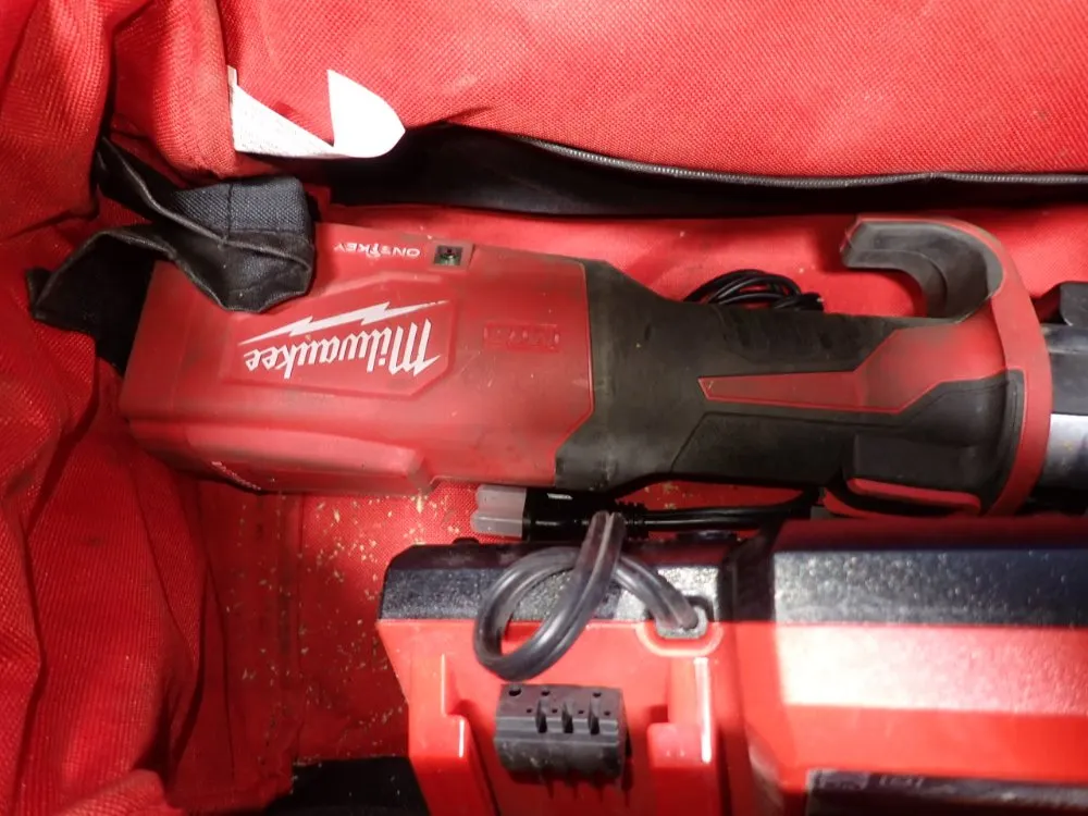 Milwaukee 7200 Lbs. Force Strut Slayer - 2922-20