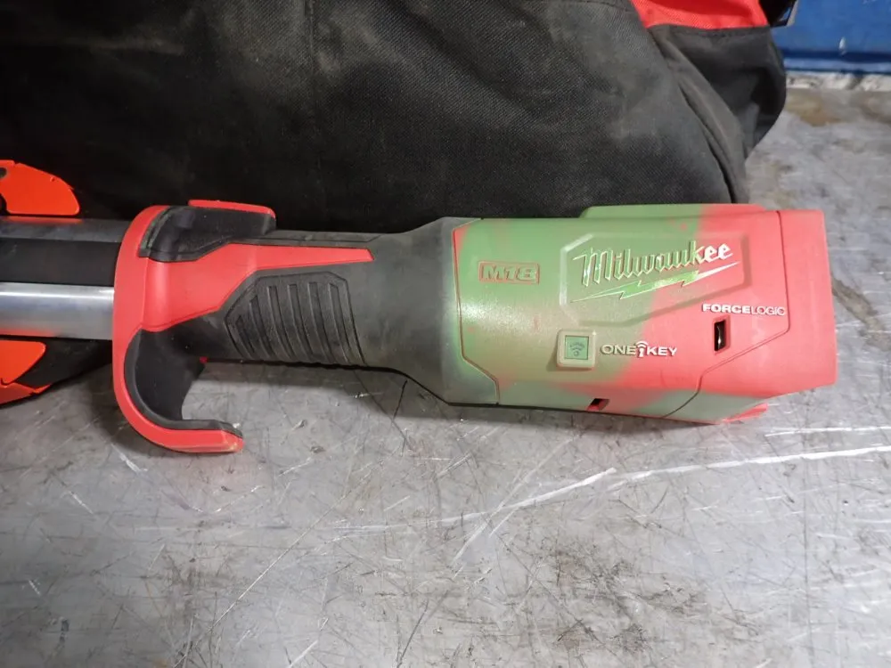 Milwaukee 7200 Lbs. Force Strut Slayer - 2922-20