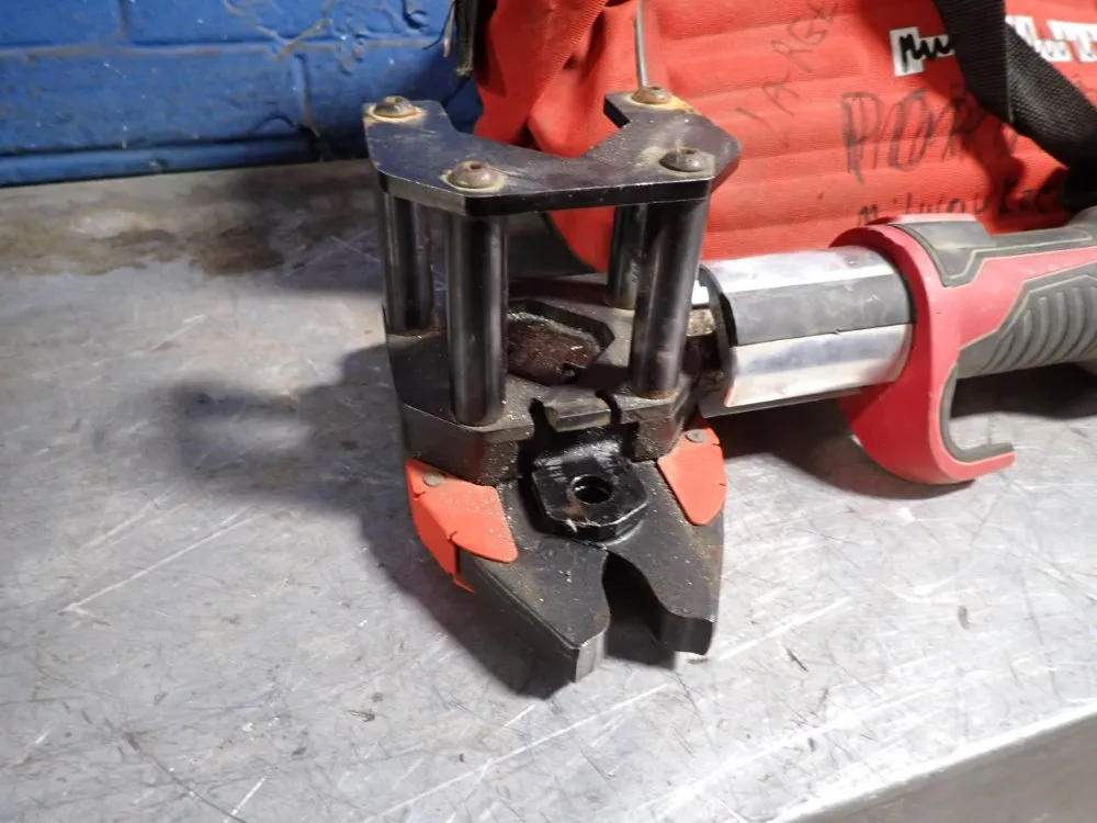 Milwaukee 7200 Lbs. Force Strut Slayer - 2922-20