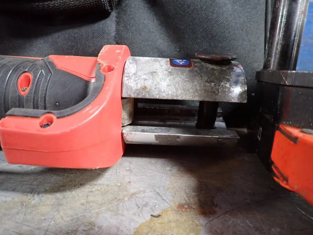 Milwaukee 7200 Lbs. Force Strut Slayer - 2773-20