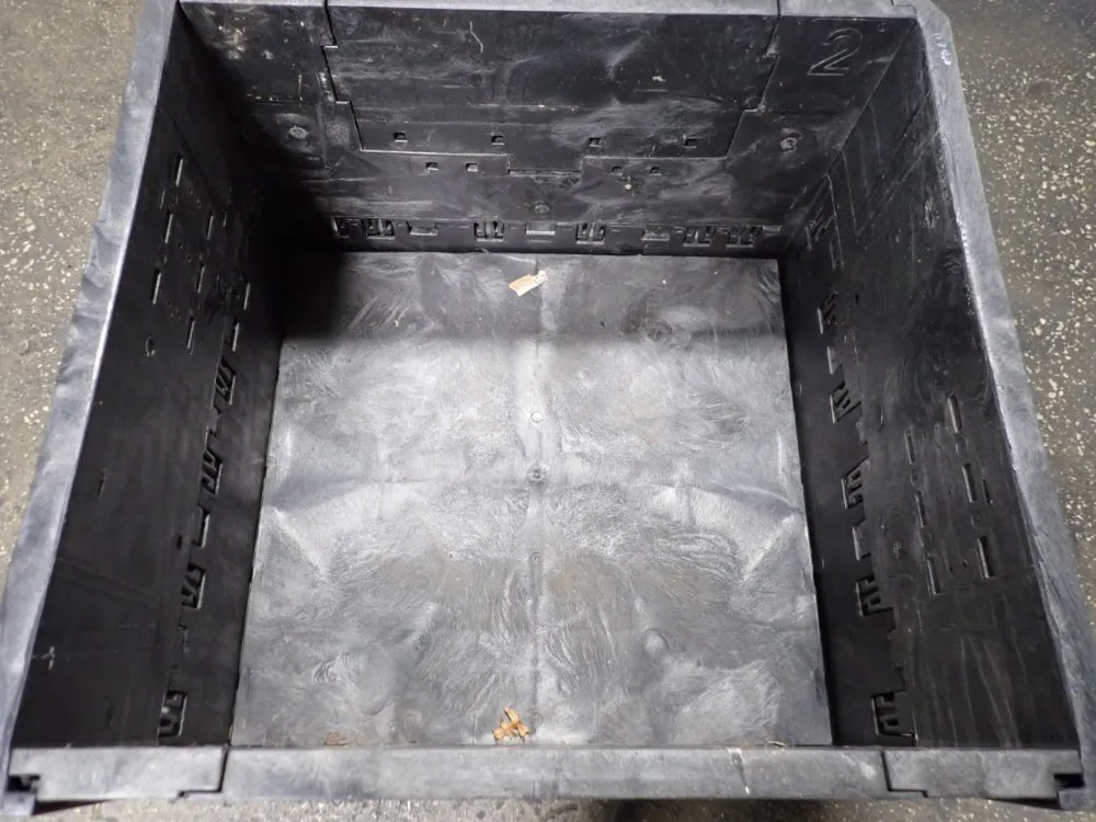 26 1/2" X 29" X 18" Plastic Collapsible Basket