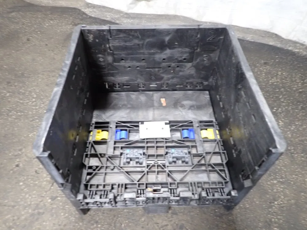 26 1/2" X 29" X 18" Plastic Collapsible Basket