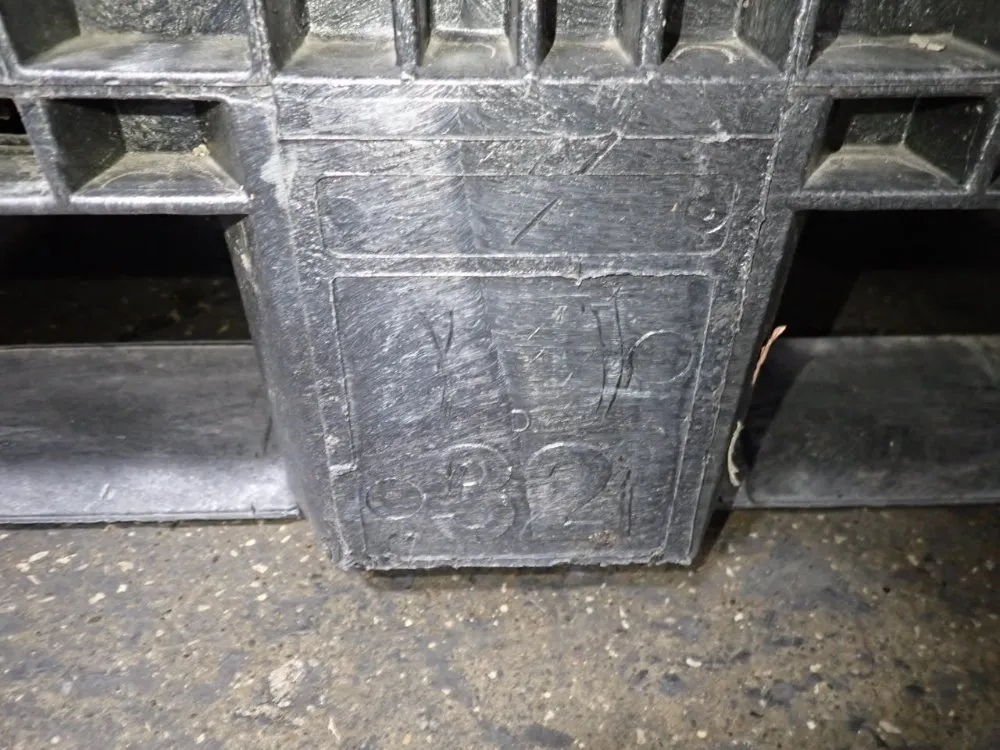 26 1/2" X 29" X 18" Plastic Collapsible Basket