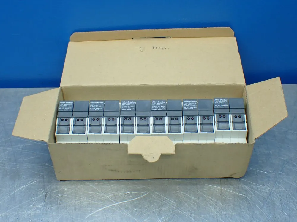 Allen-bradley 6 Fuse Holders - 1492-fb2c30-l