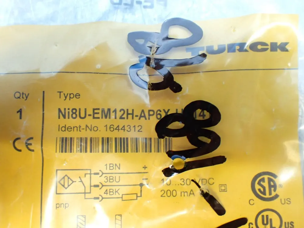 Turck 2 Proximity Switches. 1644312 - Ni8u-em12h-ap6x-h1141