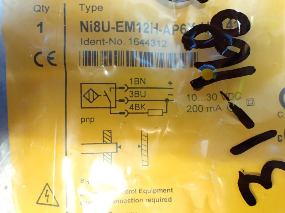 Turck 2 Proximity Switches. 1644312 - Ni8u-em12h-ap6x-h1141