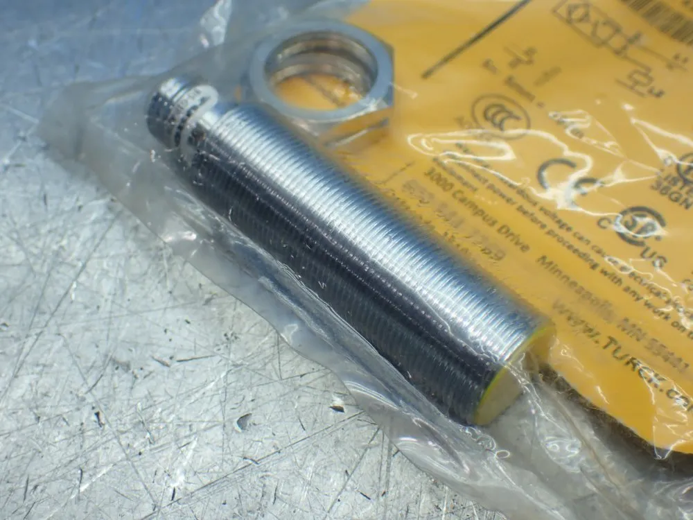 Turck 2 Inductive Proximity Sensors. - Bi5-g18-az3x-b3331