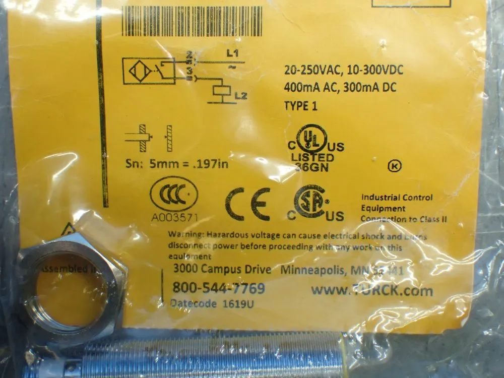 Turck 2 Inductive Proximity Sensors. - Bi5-g18-az3x-b3331
