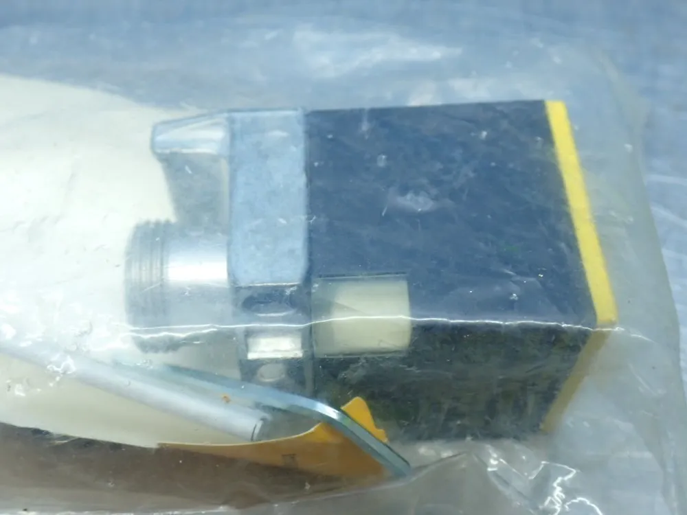 Turck Inductive Proximity Sensor. - Ni25u-ck40-adz30x2-b1131 W/bs2.1