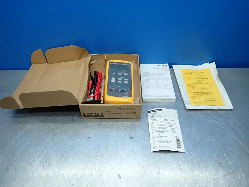 Fluke 715 Volt/ma Calibrator - 715