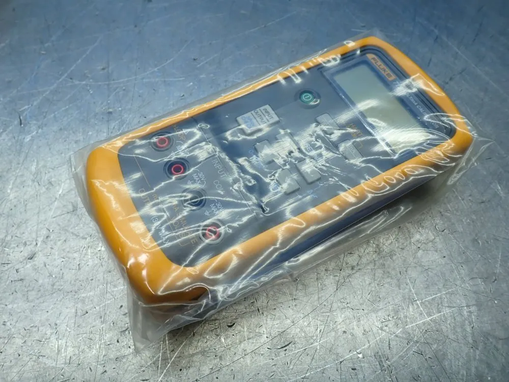 Fluke 715 Volt/ma Calibrator - 715