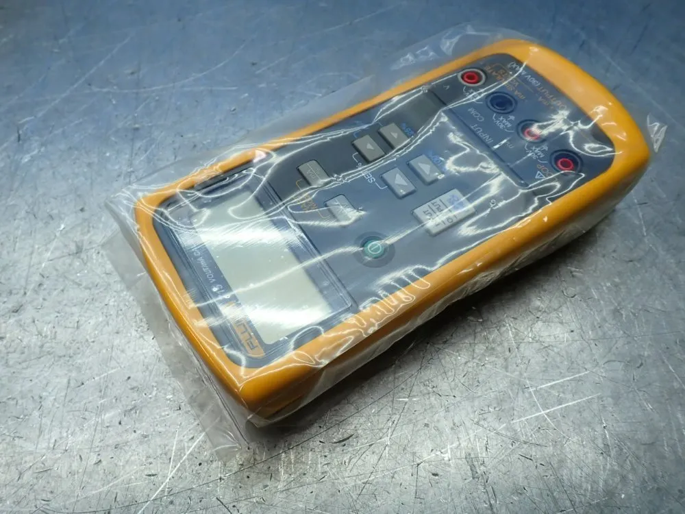 Fluke 715 Volt/ma Calibrator - 715