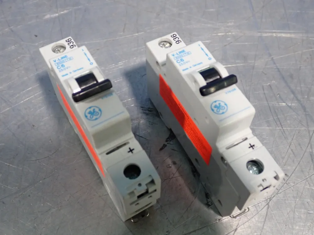 General Electric Lot Of 2 Circuit Breaker - V76106