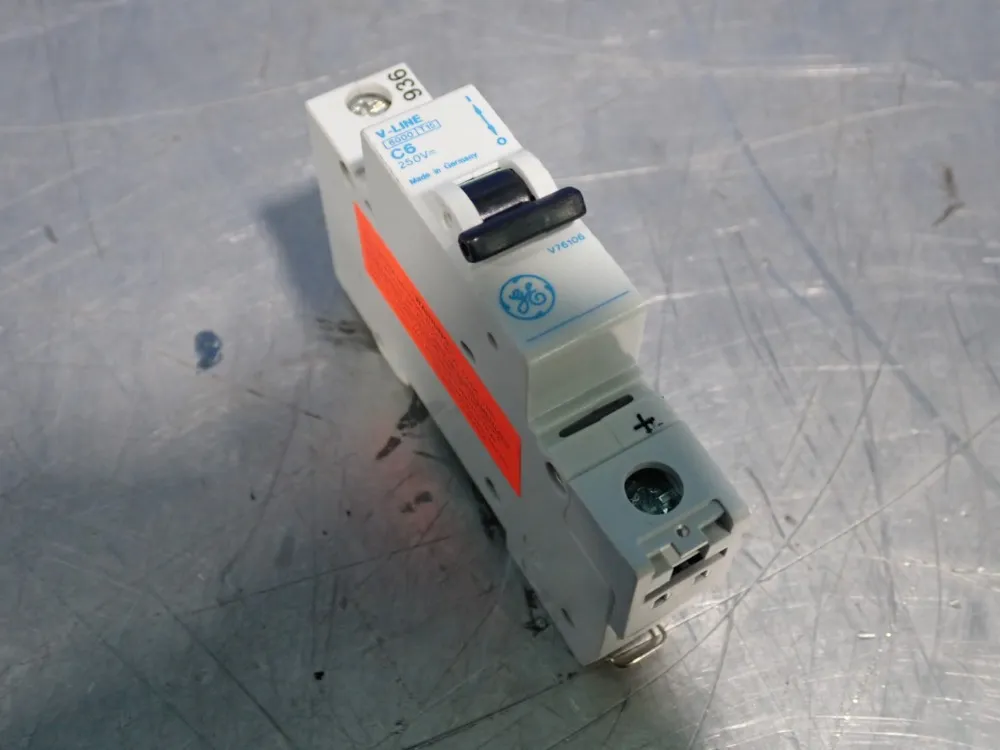 General Electric Lot Of 2 Circuit Breaker - V76106