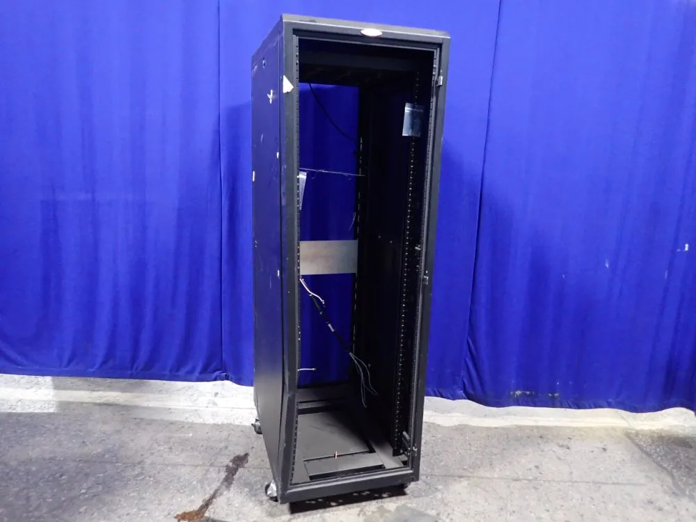 24" X 33" X 72" Server Cabinet - Gl720e-2436