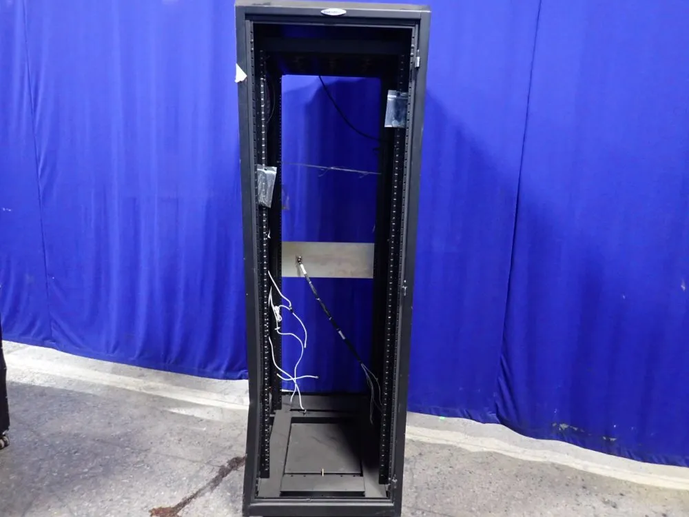 24" X 33" X 72" Server Cabinet - Gl720e-2436