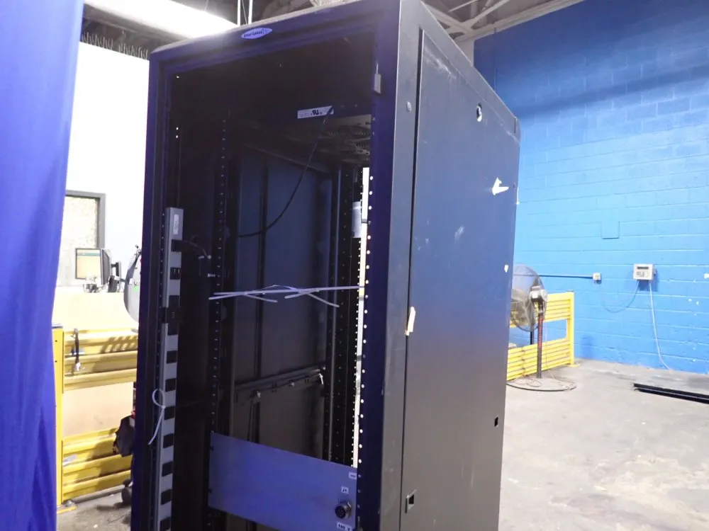 24" X 33" X 72" Server Cabinet - Gl720e-2436