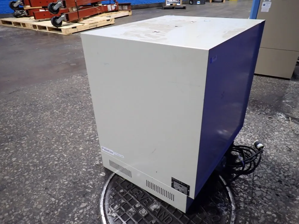 Blue M 550 Degrees Labratory Oven - Ov-18a