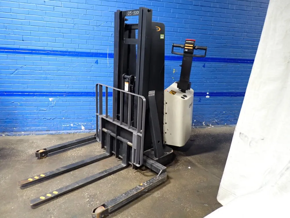Crown Electric Straddle Lift
