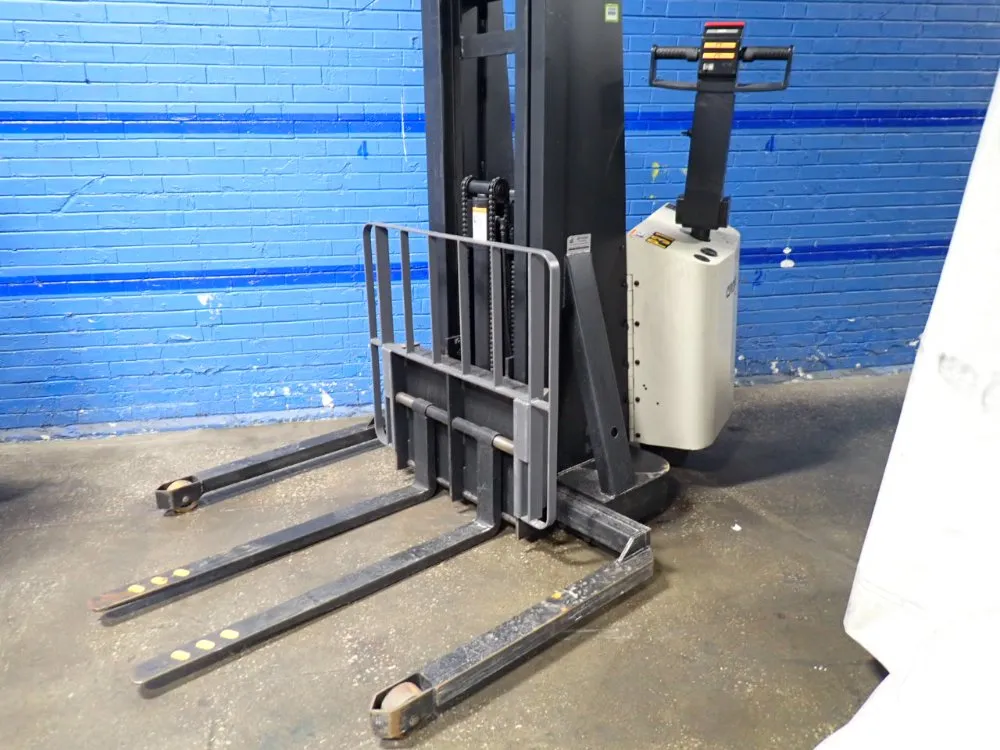 Crown Electric Straddle Lift
