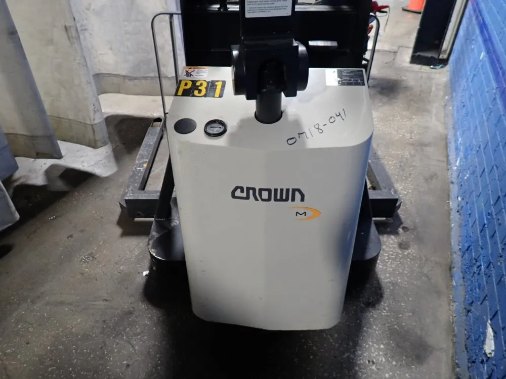 Crown Electric Straddle Lift