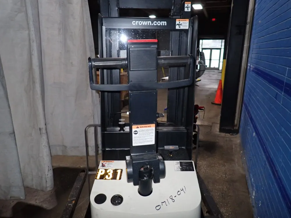 Crown Electric Straddle Lift