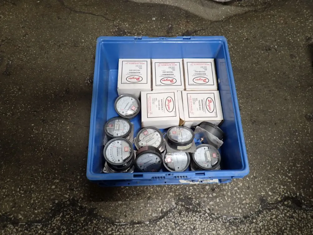 Dwyer Instruments Pressure Gauge - 2003