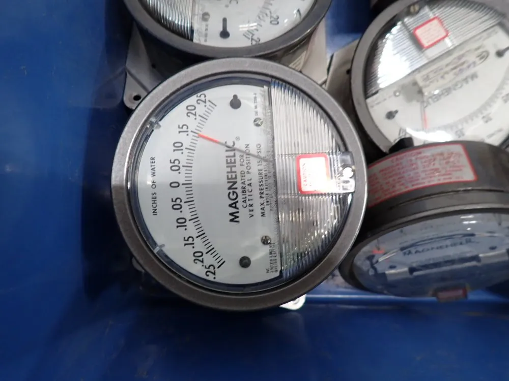 Dwyer Instruments Pressure Gauge - 2003