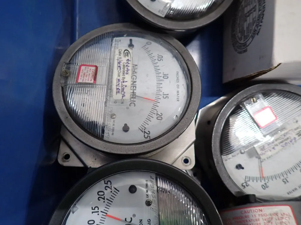 Dwyer Instruments Pressure Gauge - 2003