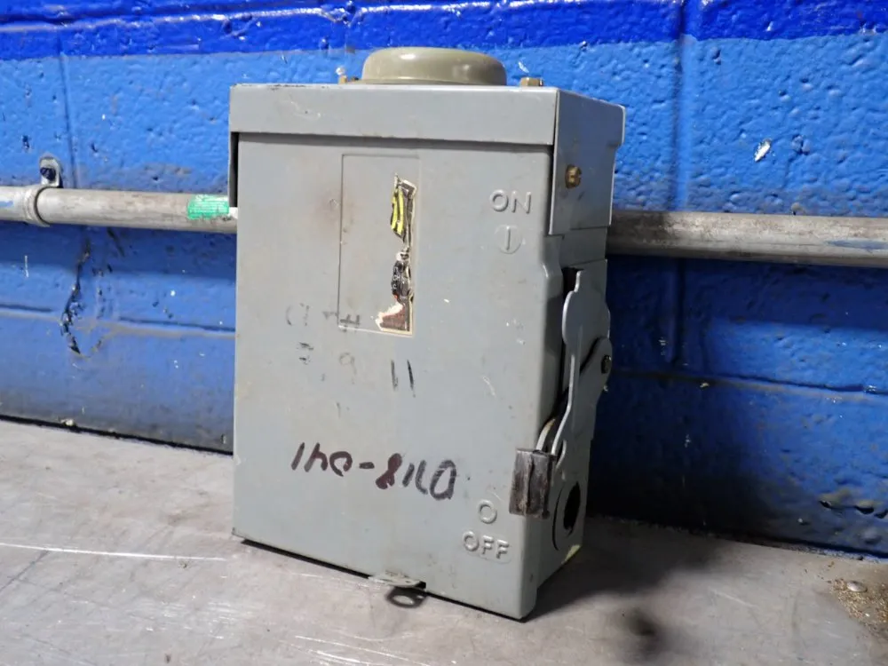 Square D 30 Amp / 240 Vac Non Fusible Disconnect - Du321rb