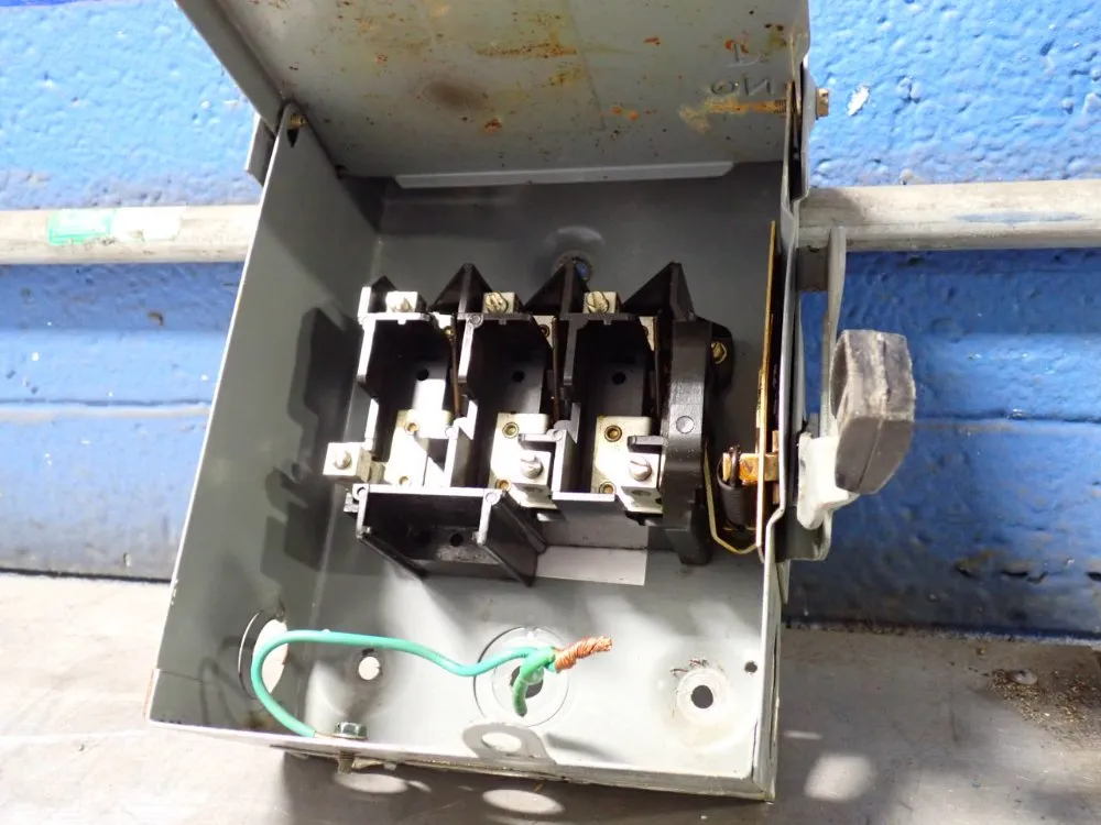 Square D 30 Amp / 240 Vac Non Fusible Disconnect - Du321rb