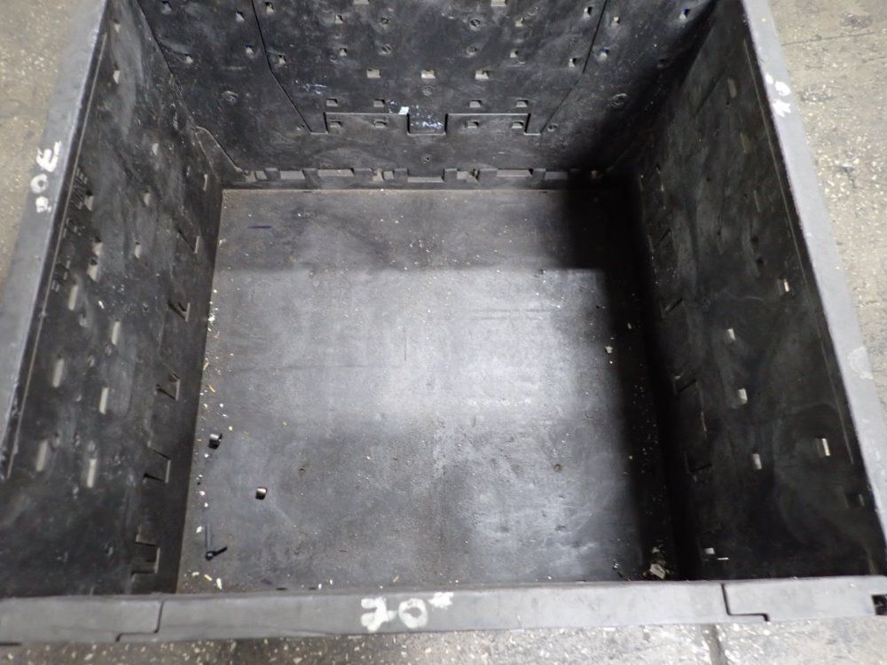 27 1/2" X 29 1/2" X 18" Plastic Collapsible Basket