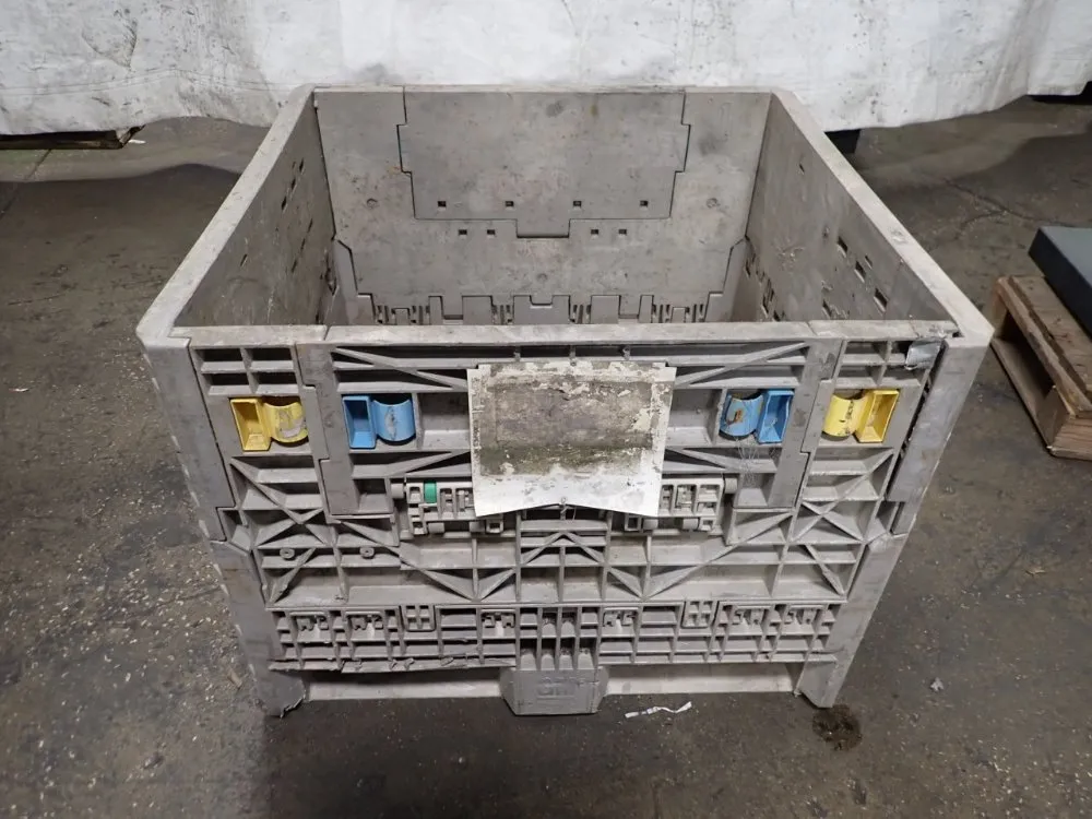 26 1/2" X 29" X 18" Plastic Collapsible Basket