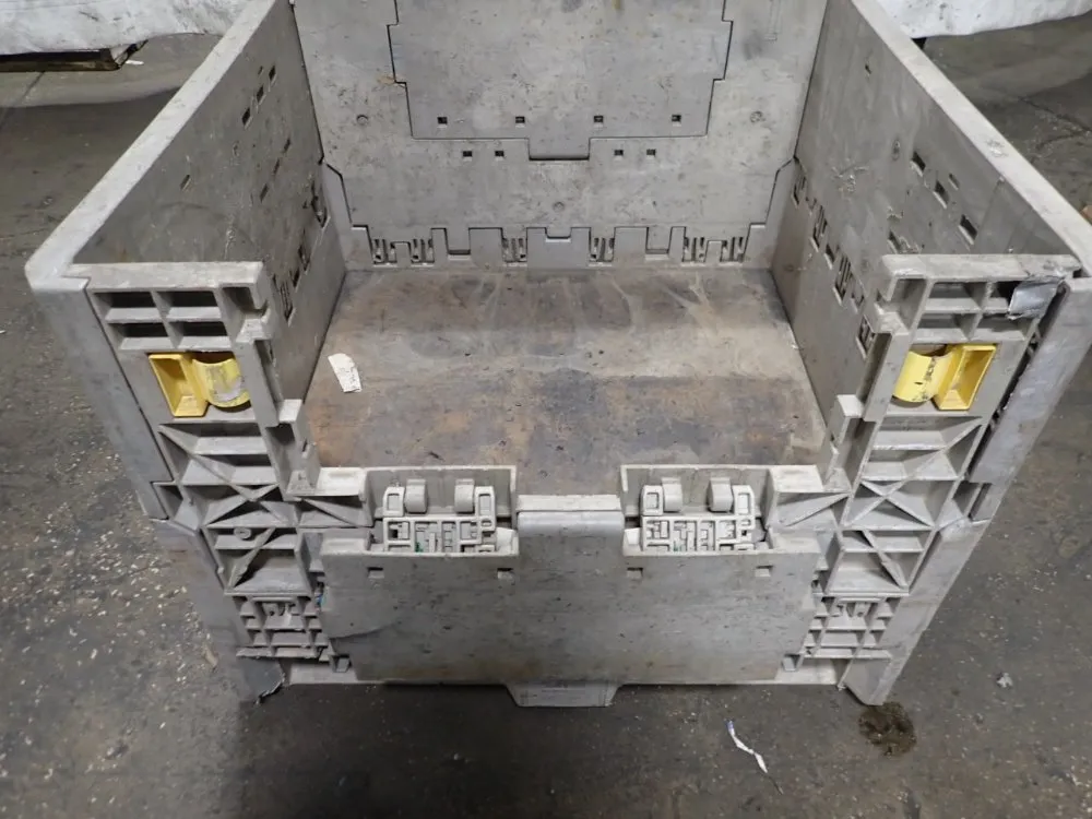 26 1/2" X 29" X 18" Plastic Collapsible Basket