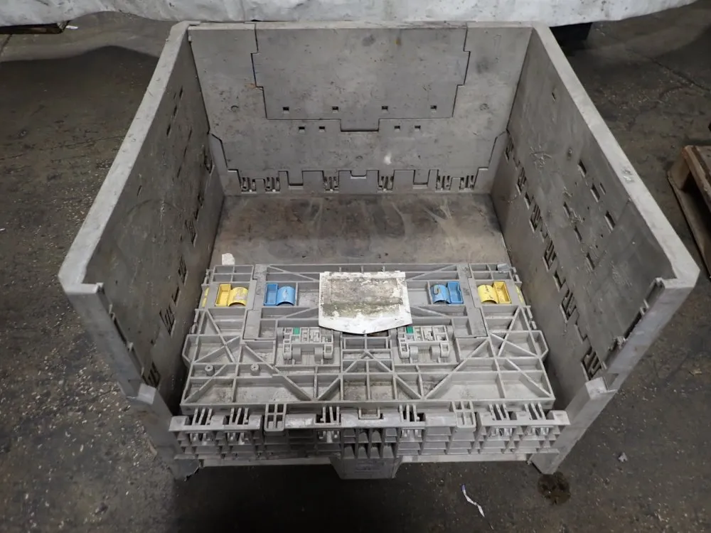 26 1/2" X 29" X 18" Plastic Collapsible Basket