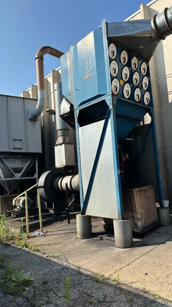 4560 Sq Ft Torit Dust Collector, Model Df03-24