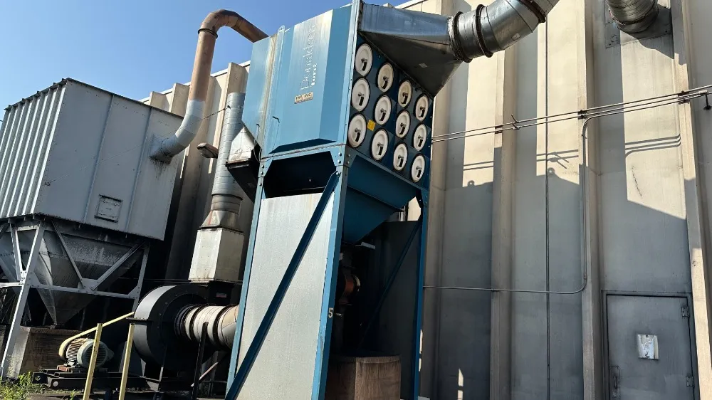 4560 Sq Ft Torit Dust Collector, Model Df03-24