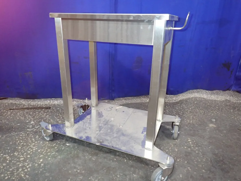 24" X 16" X 32" Av Cart