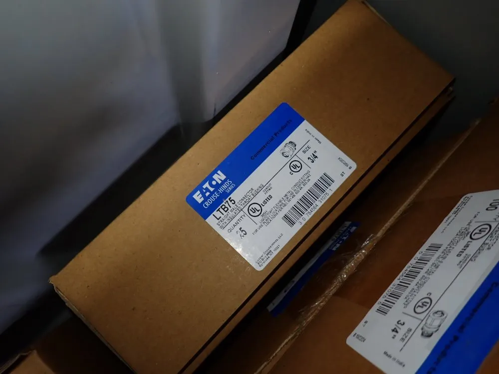 Eaton 3/4" Straight Male Connectors - Ltb75