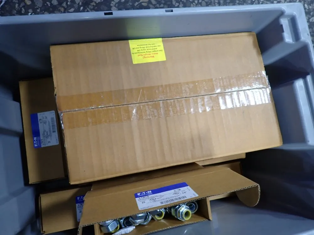 Eaton 3/4" Straight Male Connectors - Ltb75