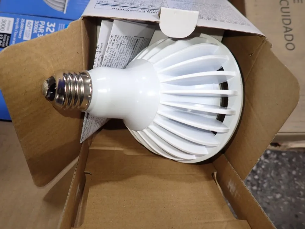 General Electric 32 Watts Led Floodlight Bulbs - Led32dp38w830/40