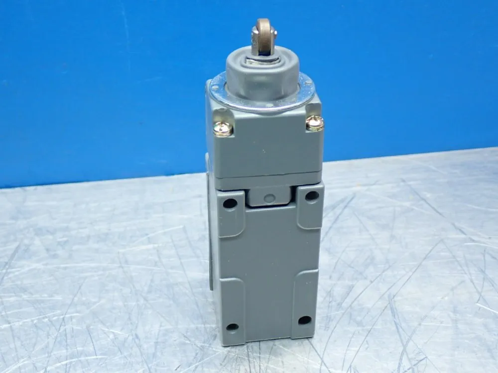 Eaton Heavy-duty Plug-in Limit Switch - E50at3