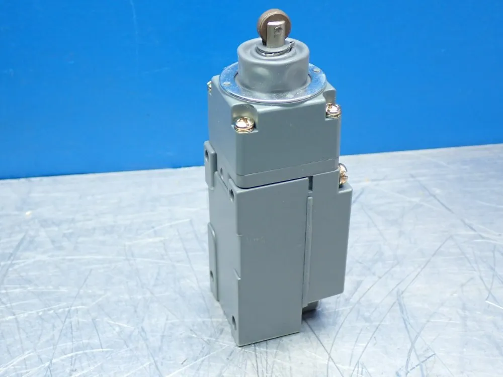 Eaton Heavy-duty Plug-in Limit Switch - E50at3
