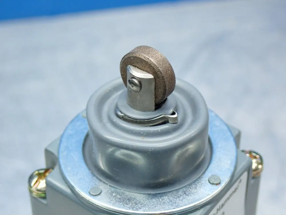 Eaton Heavy-duty Plug-in Limit Switch - E50at3