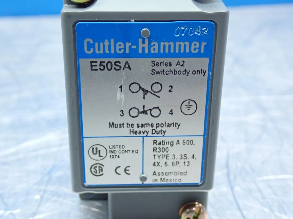 Eaton Heavy-duty Plug-in Limit Switch - E50at3