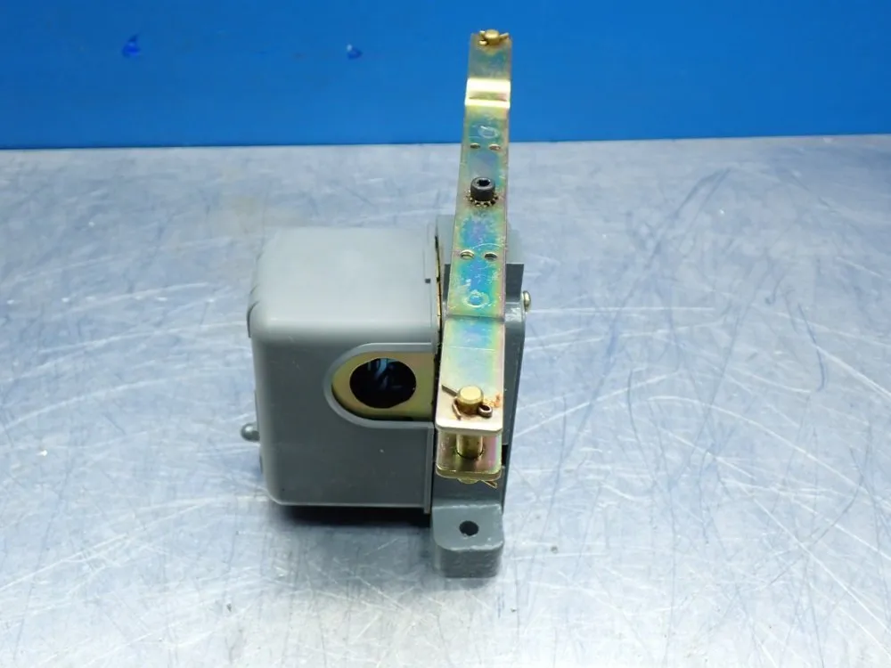 Square D Pumptrol 9035 2-pole Open Tank Float Switch - 9035-dg-30